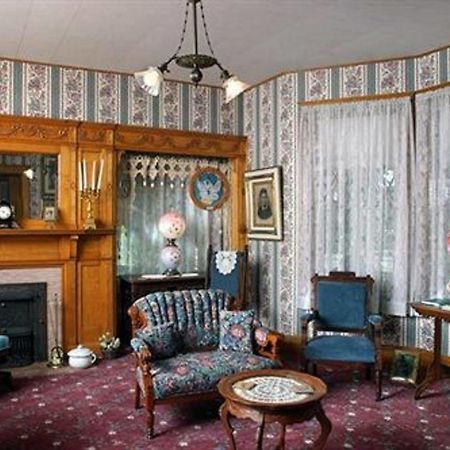 Oakenwald Terrace Hotel Chatfield Room photo